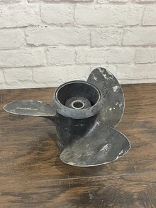 OMC 387160 15x17 3 hojas utilería Johnson Evinrude 90-300 HP usado + envío gratuito - Imagen 1 de 7