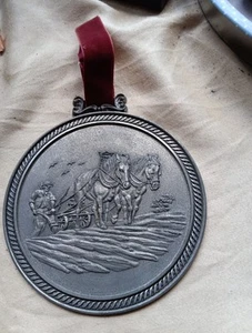 Zinn Becker Zinnmedaille Zinnteller Wandteller Medaillon Bauer mit Pflug 14 cm - Bild 1 von 3