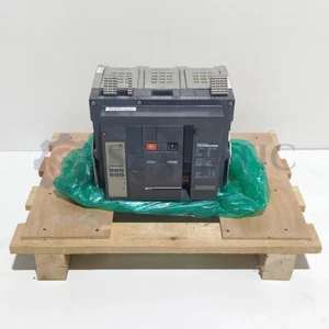 Nuevo disyuntor de aire Schneider Electric NW40H2 4000A 3P, tipo fijo (48093) - Imagen 1 de 19