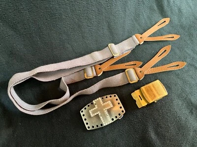 Lote de hebillas y tirantes de cinturón de latón militar y cruz de diamantes de imitación vintage de Estados Unidos Foto 1 de 4