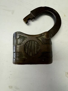 Antique Yale  Brass Padlock w/no Key, collectible, - Picture 1 of 3