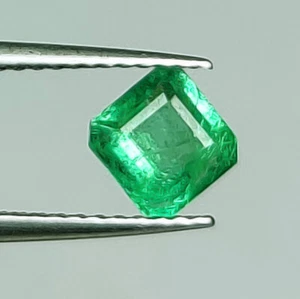 0.74 CT - Natural Zambian Emerald Good Luster Green Gem Square Cut - 2664 - Picture 1 of 2