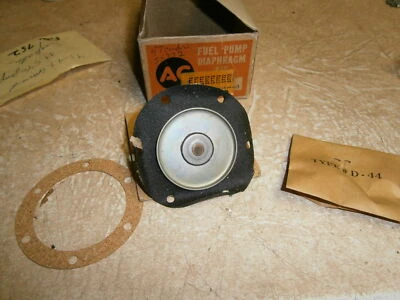 Комплект диафрагмы топливного насоса Studebaker S772 1947-9 Commander 6 - Изображение 1 из 3