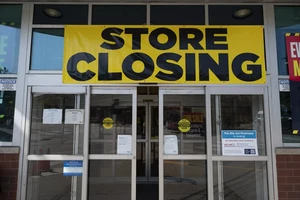 Store Closing Sign Banner Yellow 10ft x 3ft - Picture 1 of 5