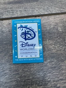 Botón trasero prendedor Walt Disney World "Disney Worldwide Conservation Fund" - Imagen 1 de 3