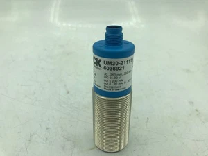 Sensor ultrasónico SICK UM30-211118 0–10V salida NUEVO sin caja | Fabricante de equipos originales industrial - Imagen 1 de 3