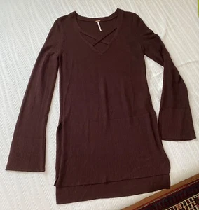 Maglione Free People marrone scuro a croce criss manica a campana gabbia orlo diviso M - Foto 1 di 6