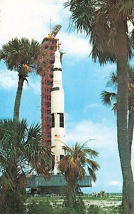John F Kennedy Centro Espacial NASA Apolo 11 Saturno V Vehículo Espacial Postal - Imagen 1 de 2