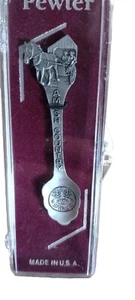 Cucchiaio souvenir vintage US peltro da collezione "Amish Country Wilkum" nuovo in custodia - Foto 1 di 4