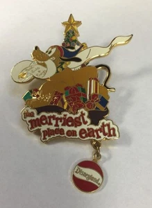 DISNEY DLR THE MERRIEST PLACE ON EARTH CHRISTMAS DANGLE PIN 2001 PLUTO - Picture 1 of 3