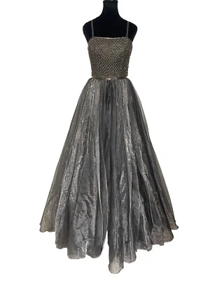 Vestido Formal Largo Sherri Hill Cuentas a Mano Plateado Iridiscente Talla 4 Baile de graduación Alta Costura Foto 1 de 4