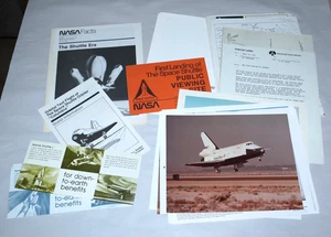 LOTE DE TRANSBORDADORES ESPACIALES DE LA NASA | *De colección* Fotos Folletos de visualización pública Mapas Rockwell - Imagen 1 de 17