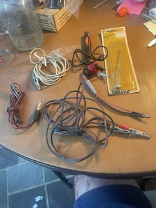 Vintage Lot Assorted Electric Items Universal Test Mueller Alligator Clips Leads - Imagen 1 de 9