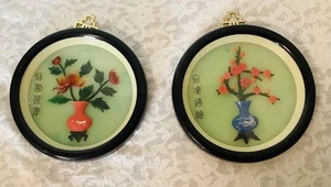 2 Vintage Chinesische Wandbilder Imitation Jade Koralle Blumen Rund Gerahmt Hergestellt in Taiwan - Bild 1 von 4