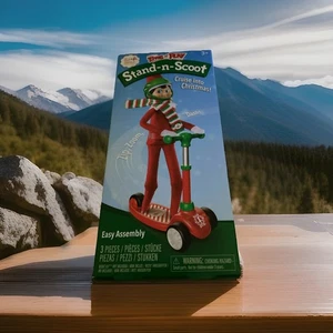 THE ELF ON THE SHELF STAND-N-SCOOT Roller, Schal und Mütze Zubehör - Bild 1 von 2