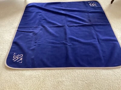 "Manta para caballo azul marino y tostado con monograma JRT aproximadamente 50"" X 50""" Foto 1 de 4