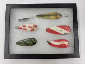 Vintage Collection Of Fishing Lures In A 6"x8" Display Case - Picture 1 of 5
