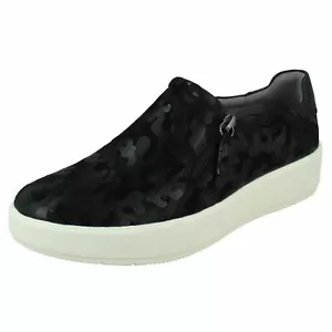 Zapato informal con cremallera CLARKS Layton Step para dama - Imagen 1 de 1