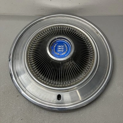 Ford LTD 1973 1978 tapacubos cubierta de rueda con aletas original FOMOCO usado Foto 1 de 3