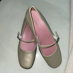 Azaleia Women’s Gold Comfort Flats Shoe 8.5 - Picture 1 of 6