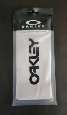 OAKLEY MICRO FIBER STORAGE BAG POUCH (WHITE) *BRAND NEW* IN PACKAGE  - Image 1 of 4