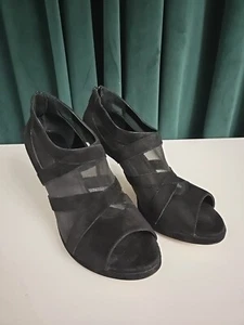 Vaneli Suede Heels/Bootie With Peep Toe Size 9 N - Picture 1 of 7