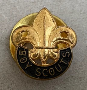 Insignia vintage de botón con solapa de metal de los Boy Scouts de Canadá - Scully Ltd Montreal - Imagen 1 de 3