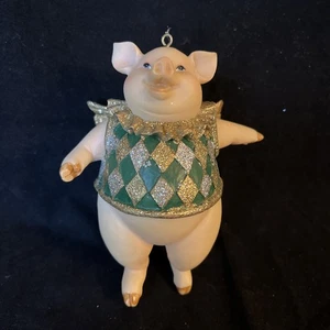 Fliegendes Schwein Engel Weihnachtsschmuck rosa mit goldenen Flügeln grün Harlekin Pullover - Bild 1 von 9