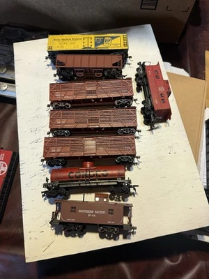 Lot Of 8 Freight Cars And Caboose Some Proto 2000 HO - Image 1 of 3