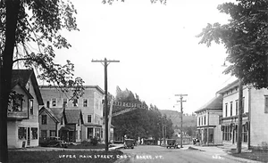 Barre VT Upper Main Street Socony escaparates de gasolina camiones y autos antiguos RPPC - Imagen 1 de 2