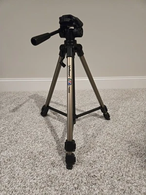 VELBON 7000 CAMERA TRIPOD 21”-47” Adjustable Height With Level Bubble 3way Head - Image 1 of 4