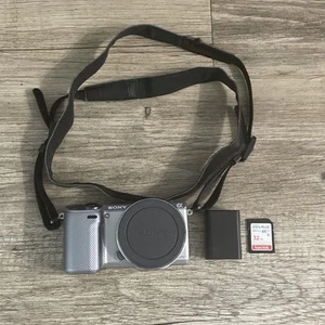 SONY Alpha NEX-5T 16.1MP Body Only Mirrorless Camera E Mount w/ Battery - Picture 1 of 8