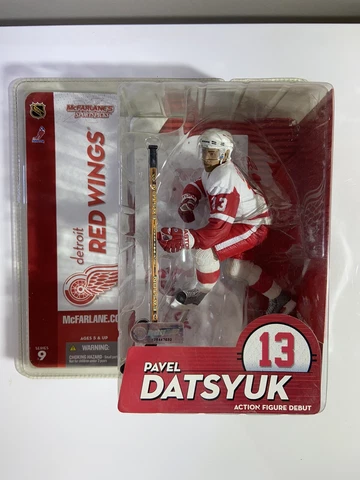 Pavel Datsyuk White Jersey Detroit Red Wings NHL McFarlane Series 9 Figure '04 Cover