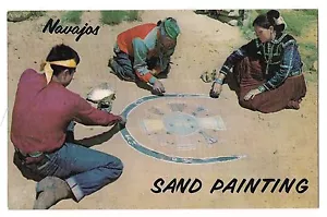 Postal vintage de PINTORES DE ARENA NAVAJOS indios nativos americanos de Minnesota - Imagen 1 de 2