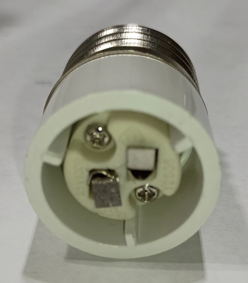 USA - Adapter E26 E27 base to MR16 bulb 250V light Edison Push In Converter - Image 1 of 1