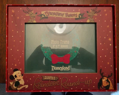 "Marco de fotos redondeado Disneyland Resort Santa's Reindeer 5x7"" Mickey Pluto"  Foto 1 de 4