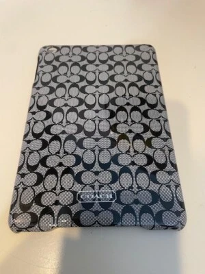 AUTÉNTICO ESTUCHE RÍGIDO MINI PARA IPAD MOLDEADO FIRMA COACH “C” Negro/Blanco Usado Foto 1 de 2