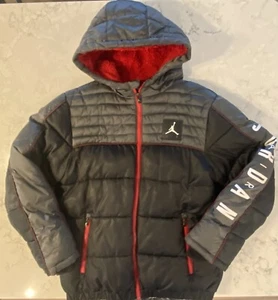 Air Jordan Boys' Colorblock Puffer Jacket, Black, BOYS EXTRA LARGE - Picture 1 of 16