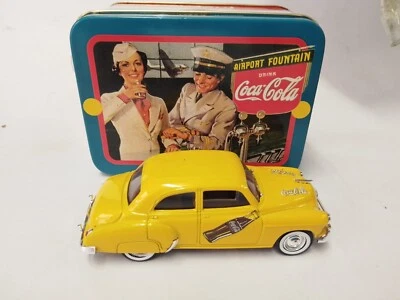 Solido Chevrolet Sedan 1950 COCA COLA COKE rare tin box 1/43 4903 - Immagine 1 di 2