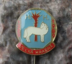 1989 Velka Hradna Slovakia Coat of Arms 650th Anniversary Heraldic Pin Badge - Picture 1 of 2