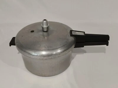 Vintage Presto 6 Quart Stovetop Pressure Cooker Model 206 Canner - Image 1 of 4