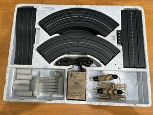 Aurora Thunder Jet Ranura Coche Pista 25 Piezas con Terminal + Adaptador + 2 Émbolos AFX - Imagen 1 de 12
