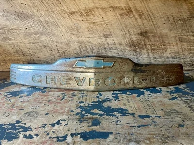 Camión Chevrolet Chevy 1947 1948 1949-1953 original capó emblema parte #3684107?? Foto 1 de 4