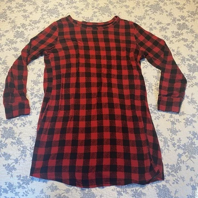 Camisón pijama de vacaciones Let’s Get Cozy rojo y negro a cuadros de búfalo talla grande Foto 1 de 4