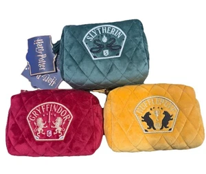 Lotto di 3 sacchetti cosmetici Harry Potter Serpeverde, Grifondoro, Tassorosso nuovi - Foto 1 di 8