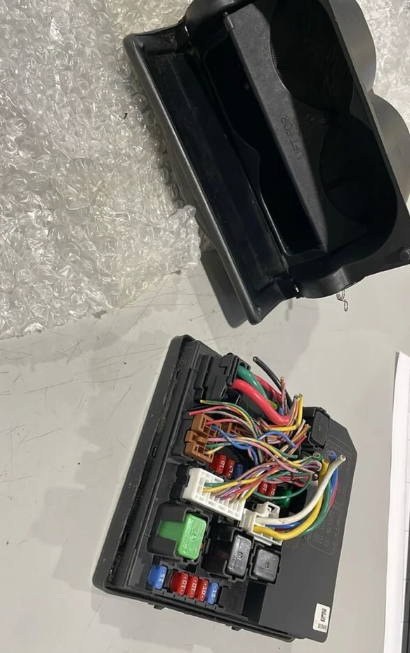 09-12 Nissan Versa Sedan Cup Holder 284B7-EM33C - Image 1 of 4