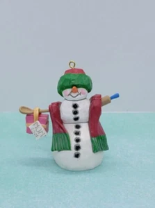 Hallmark Keepsake MOM Snowwoman Mother Christmas Ornament No Box 2001 Scarf Hat - Picture 1 of 9