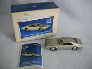 Oldsmobile Toronado 1966 cupé sello 2004 recuerdo adorno de Navidad * - Imagen 1 de 6
