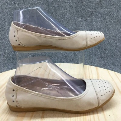 Zapatos Merona para mujer 8 Maegan planos beige imitación cuero punta redonda cómodos tachonados Foto 1 de 4