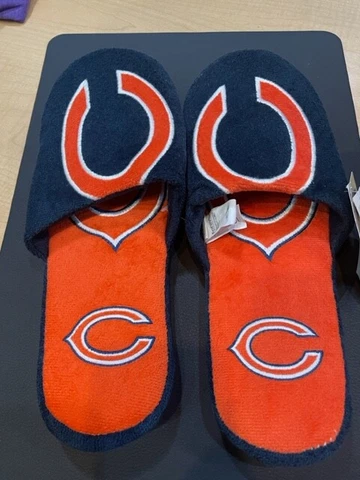 Chicago Bears Mens Foco NFL Team All Over Logo Slippers Cover